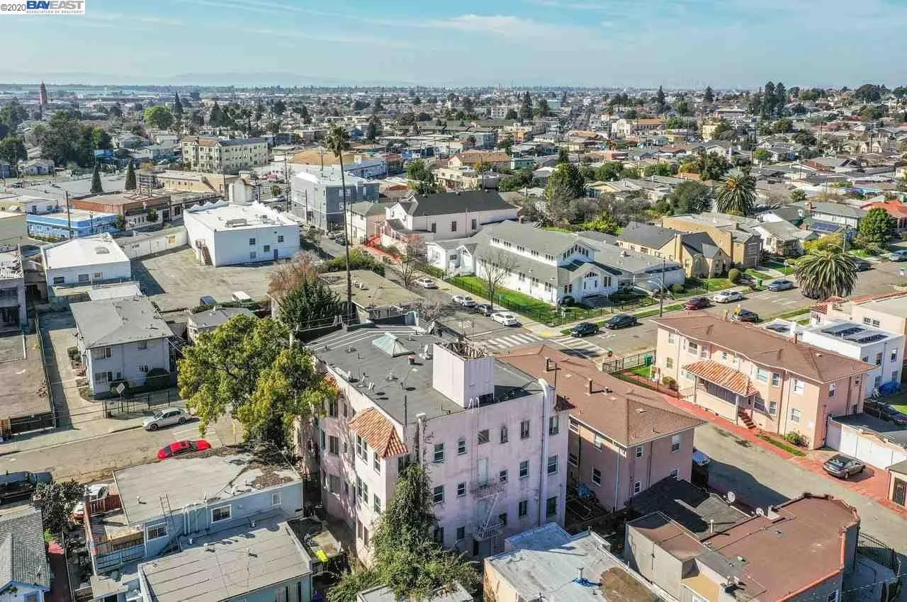 5800 Walnut St, Oakland — photograph 2